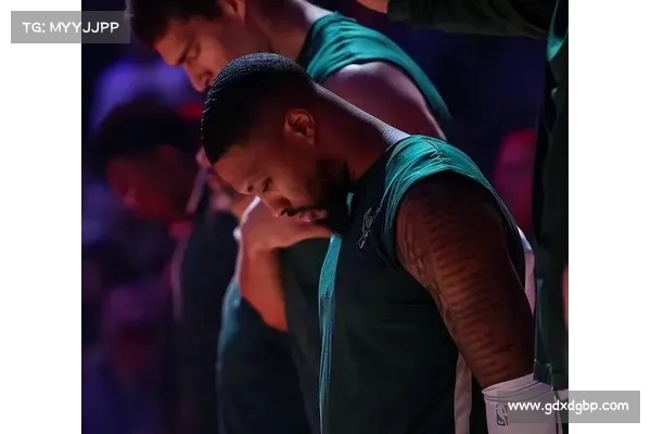 突发!利拉德宣布因伤无限期退出NBA赛季 震动联盟 突发!利拉德宣布因伤无限期退出NBA赛季 震动联盟